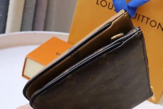First bag ru VUITTON POCHETTE LOUIS ZIP DOUBLE 0622